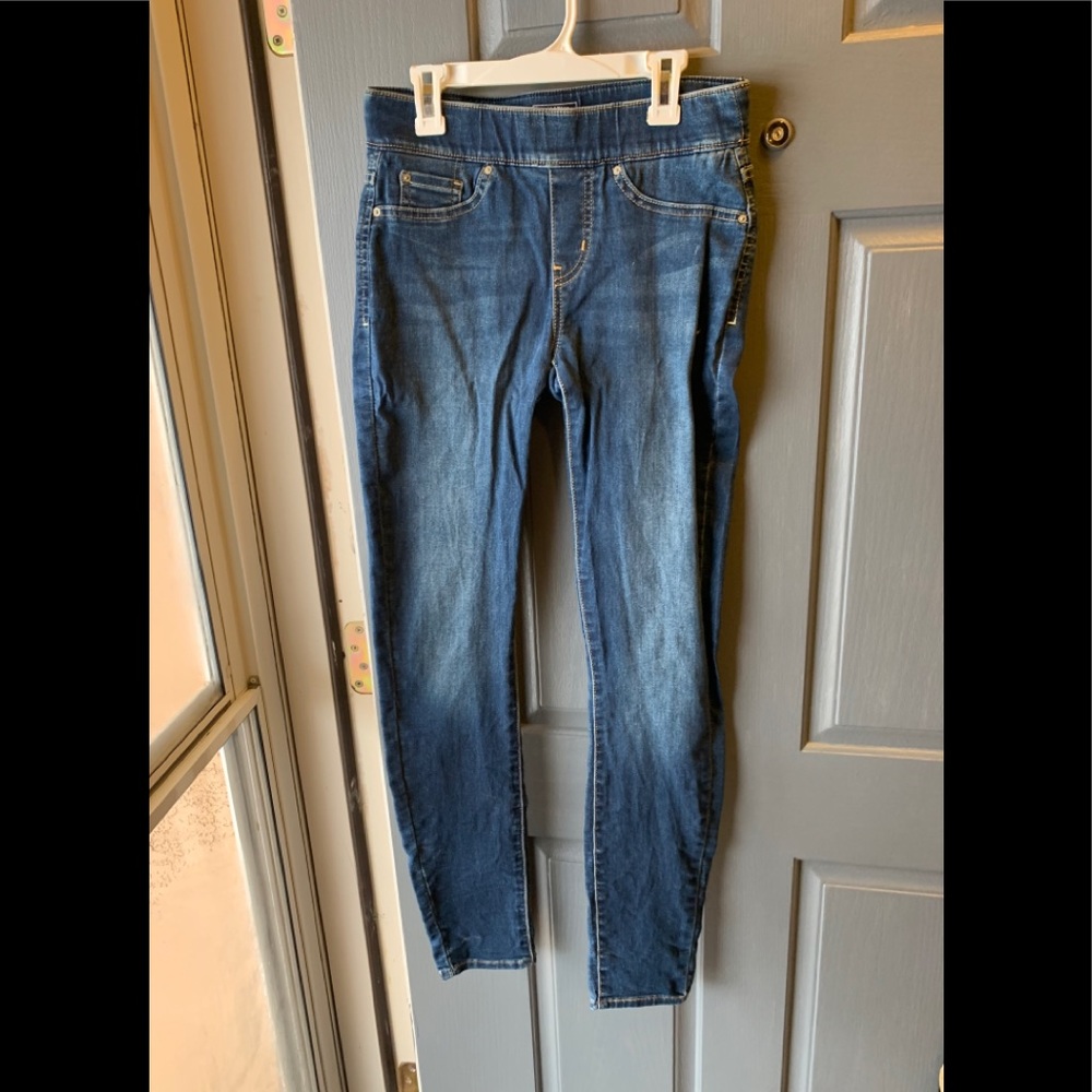 Levi’s womens shaping jegging. Size 2 Long.